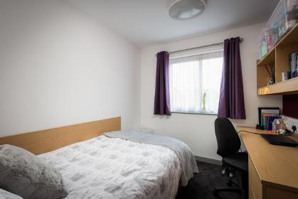 An ensuite bedroom in Langwith College. Example room layout. Actual layout and furnishings may vary. 